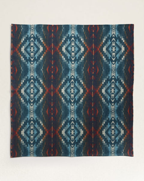 PENDLETON CARICO LAKE/STRIPE SANDSHELL THROW GIFT PACK