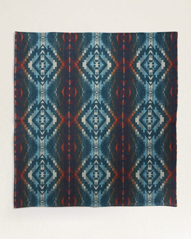 PENDLETON CARICO LAKE/STRIPE SANDSHELL THROW GIFT PACK