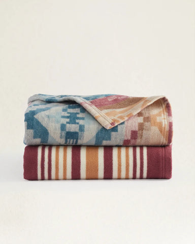 PENDLETON CARICO LAKE/STRIPE MARINE THROW GIFT PACK