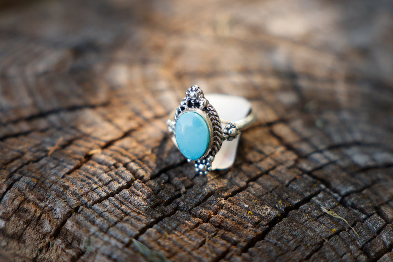 Elegant Kingman Turquoise and Sterling Silver Ring